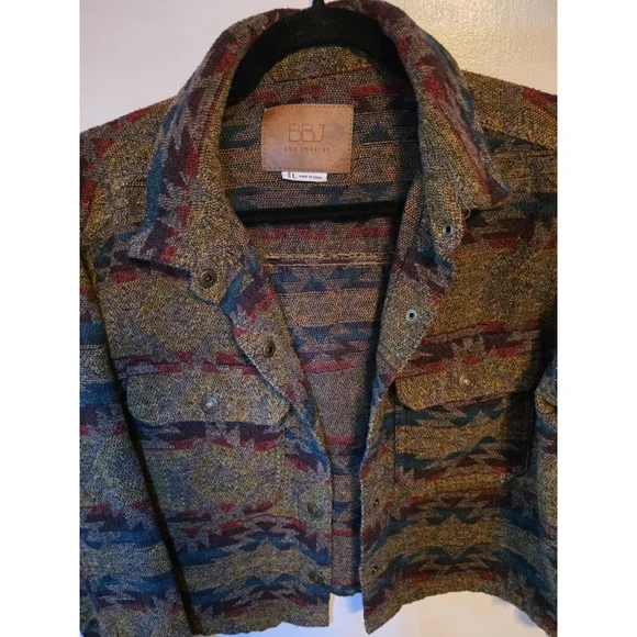 BBJ Los Angeles Aztec Print Knit Snap Cropped women's Jacket SIZE L Trendy - Picture 3 of 11